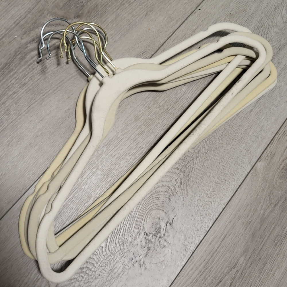 Set of 8 velvet hangers